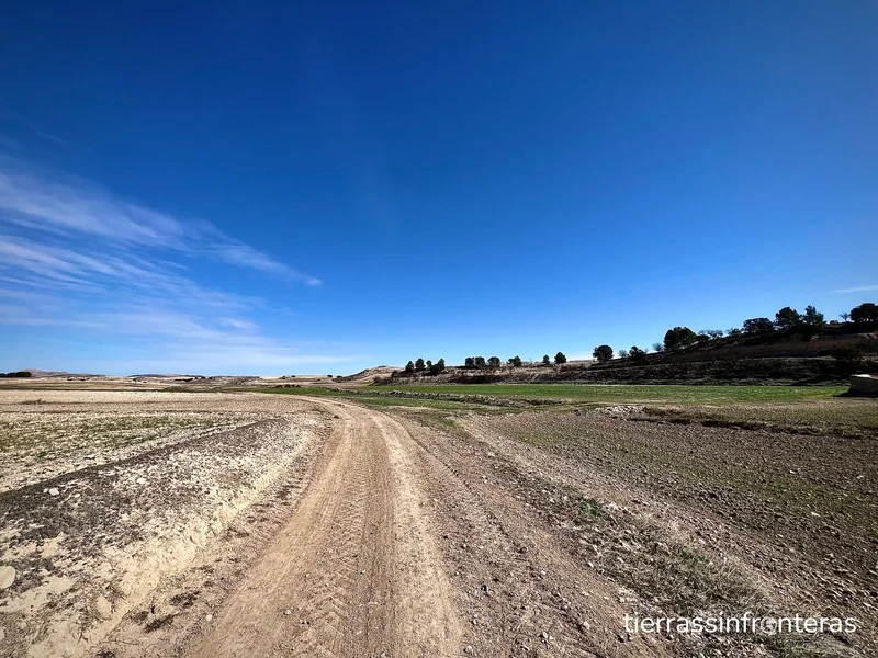 pista de tierra al nacimiento del guadalquivir