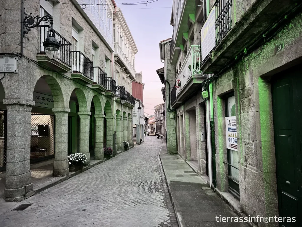 calles del pueblo de chantada en lugo