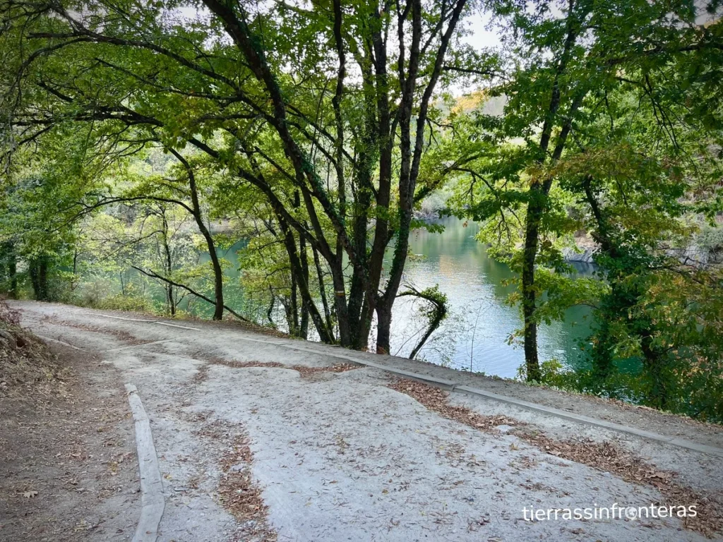 sendero, pista de tierra pantano del sil